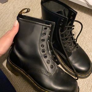 DOC MARTENS - SIZE 6 GREAT CONDITION